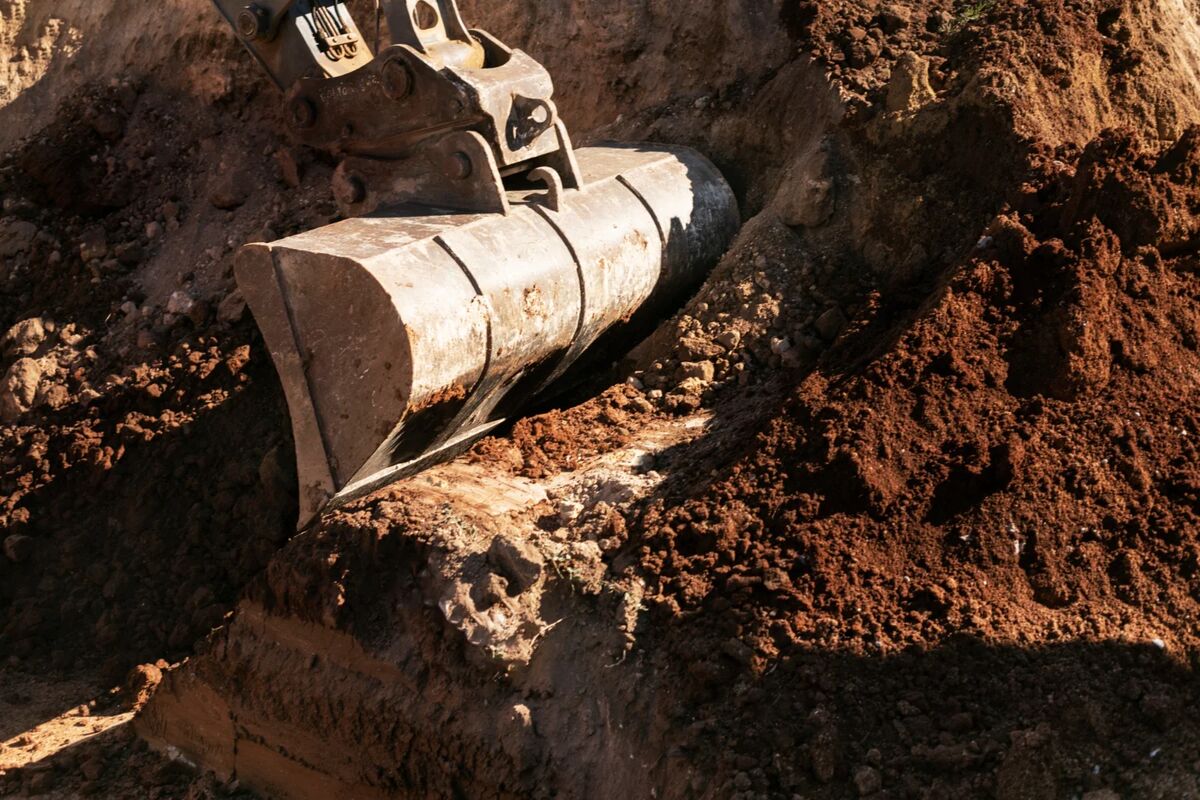 How Pool Excavation Shapes Gold Coast Backyard Pools