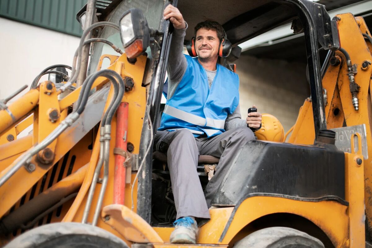 How Earthmoving Contractors Help with Gold Coast Projects